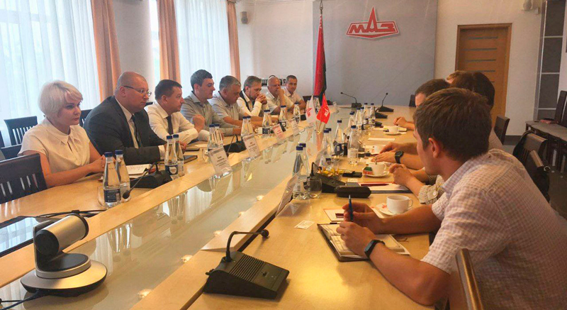 Делегация Белорусского института стратегических исследований посетила Минский автозавод