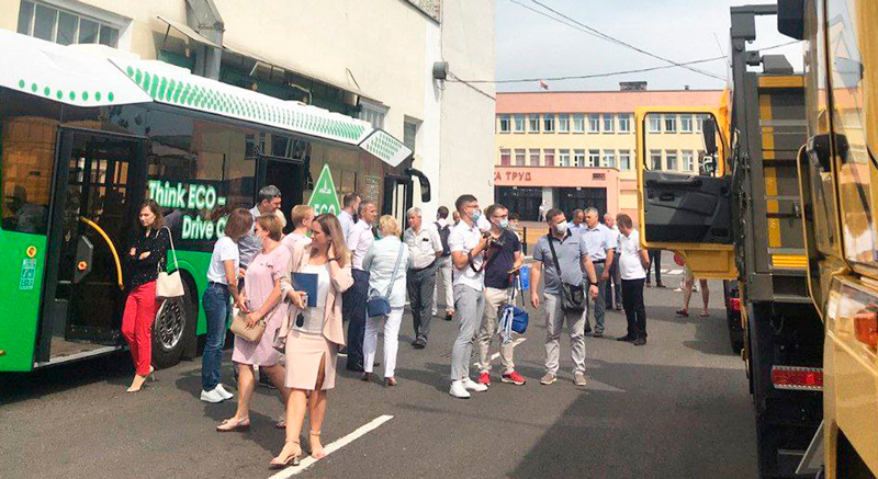 Делегация Белорусского института стратегических исследований посетила Минский автозавод