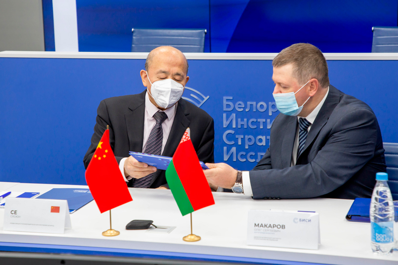 Взаимодействие между фабриками мысли Китая и Беларуси