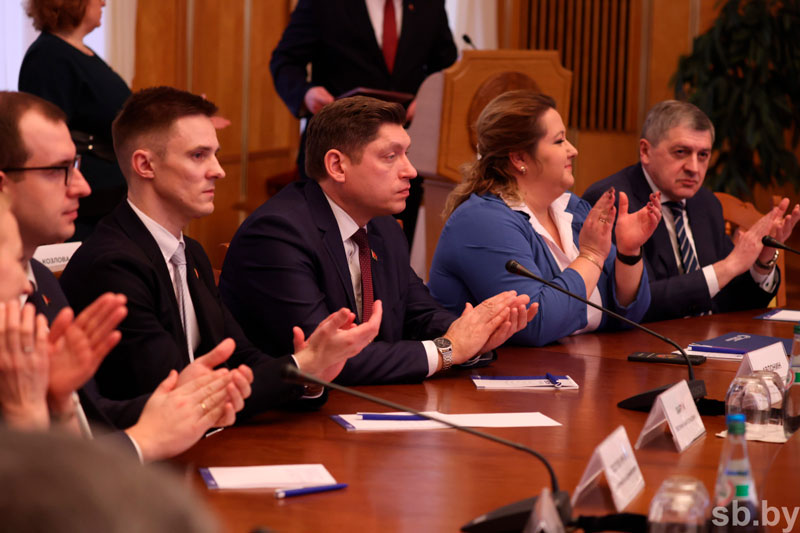 «Решать сложные задачи в условиях ограниченного времени»: Сергеенко провел встречу с коллективом БИСИ