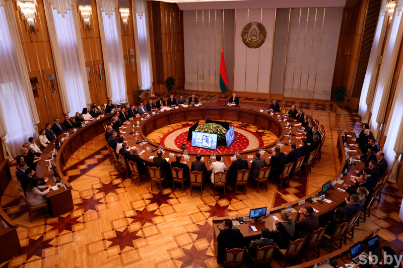 «Решать сложные задачи в условиях ограниченного времени»: Сергеенко провел встречу с коллективом БИСИ