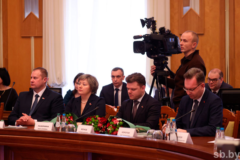 «Решать сложные задачи в условиях ограниченного времени»: Сергеенко провел встречу с коллективом БИСИ