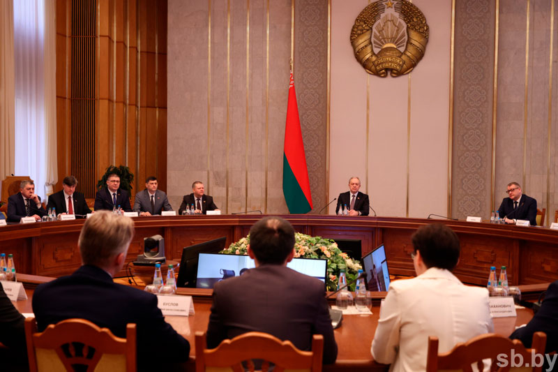 «Решать сложные задачи в условиях ограниченного времени»: Сергеенко провел встречу с коллективом БИСИ