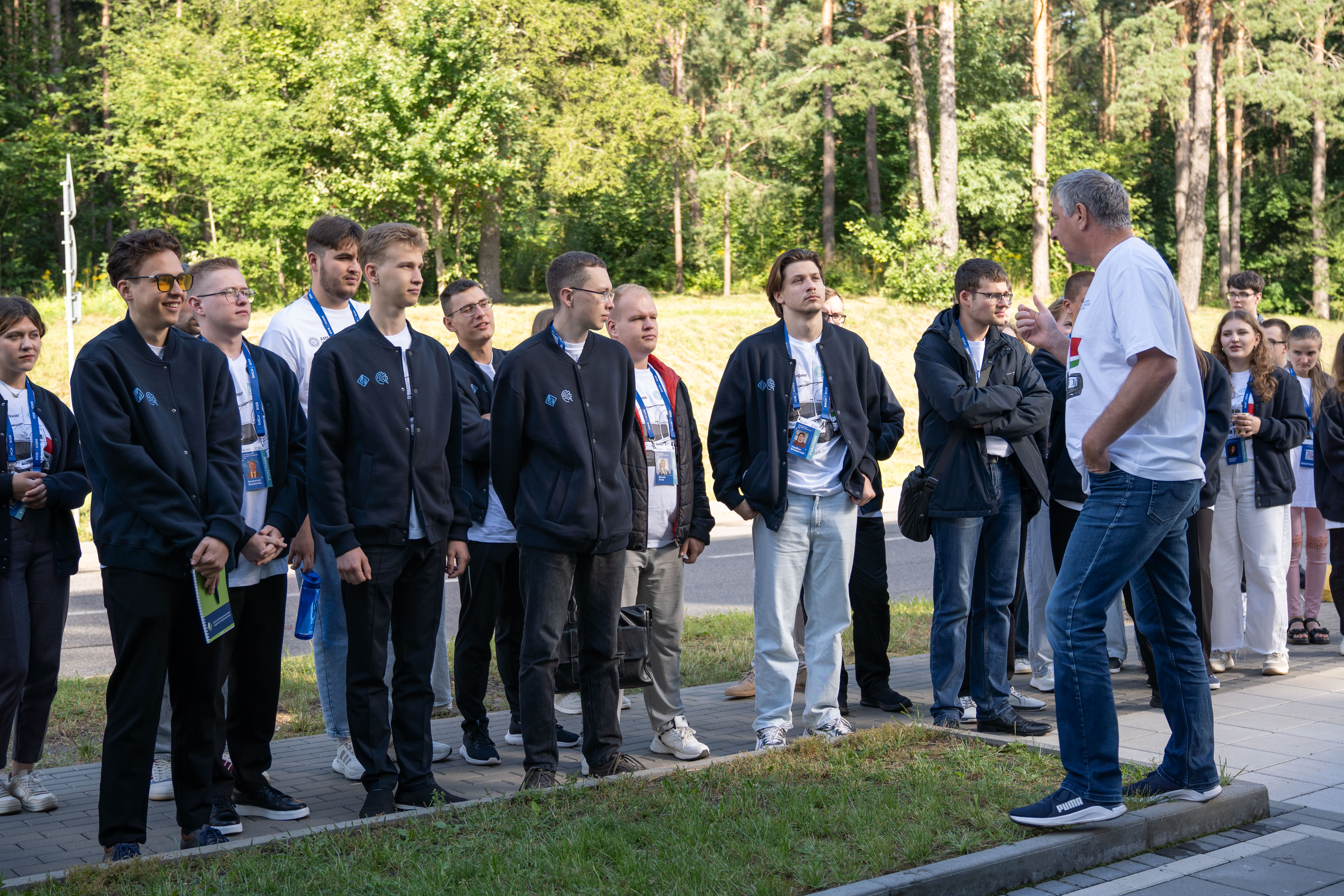 Первые шаги к будущим технологиям: от гибридного тягача МАЗ-Х до цифровых университетов и мезогородов