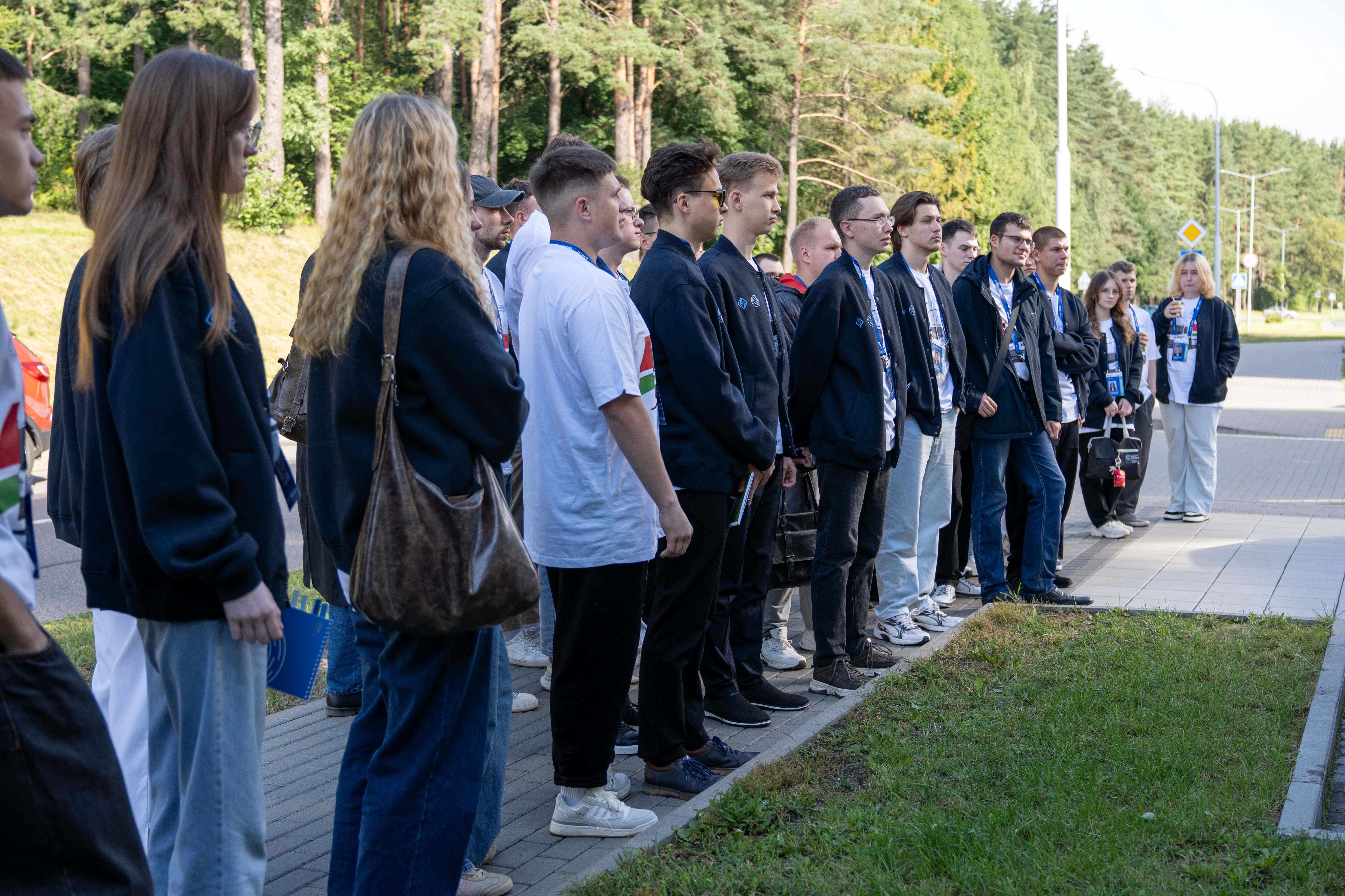 Первые шаги к будущим технологиям: от гибридного тягача МАЗ-Х до цифровых университетов и мезогородов