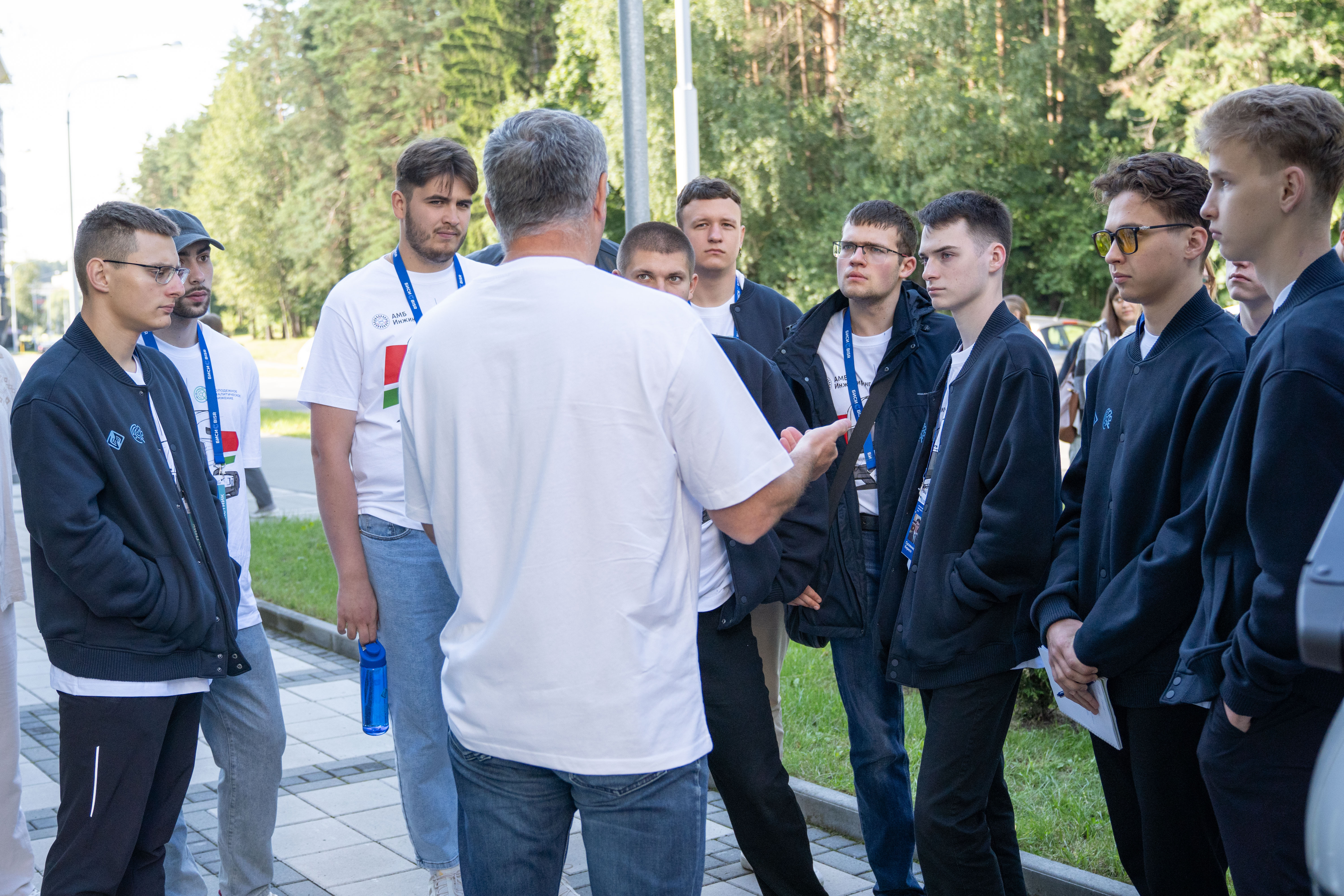 Первые шаги к будущим технологиям: от гибридного тягача МАЗ-Х до цифровых университетов и мезогородов