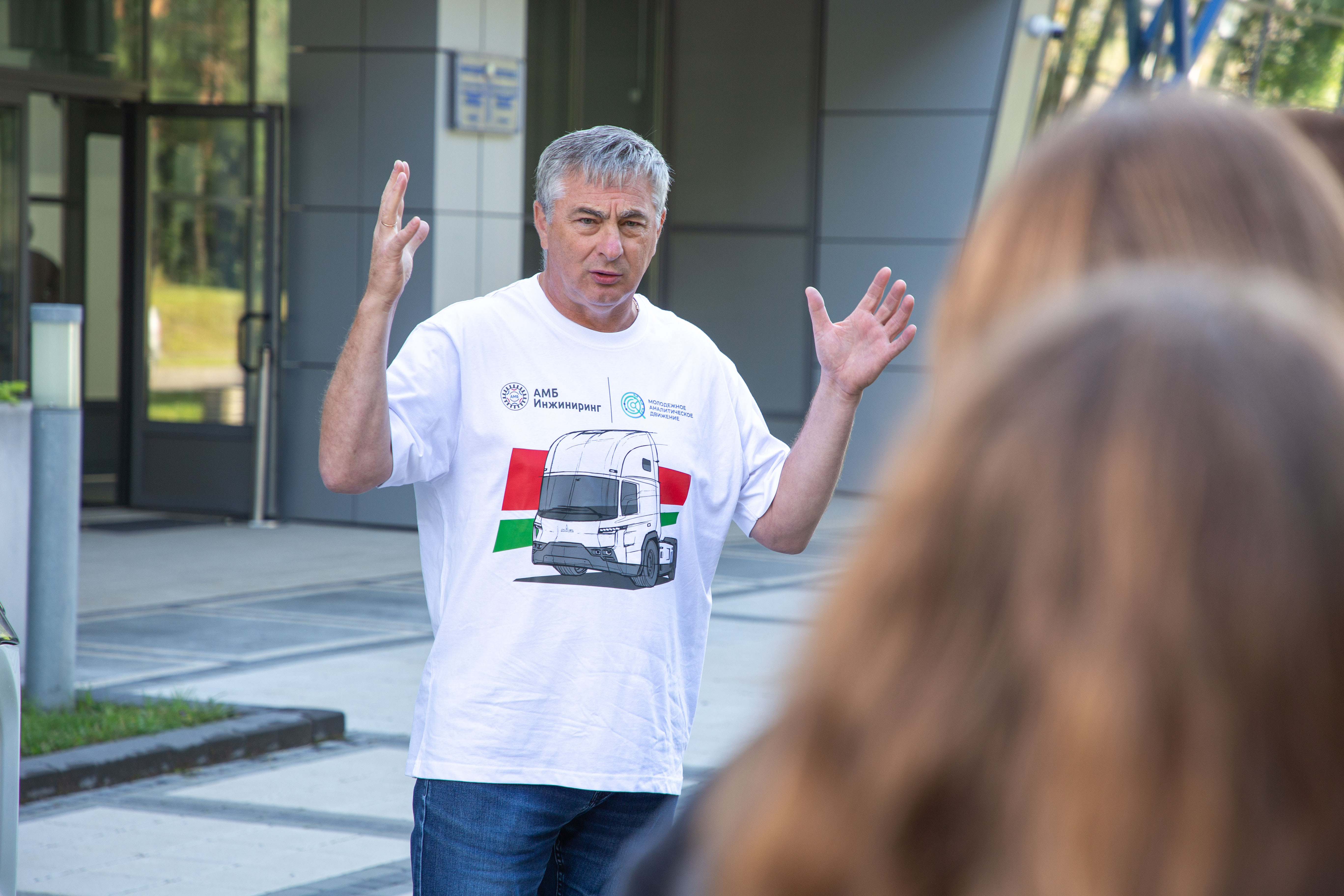 Первые шаги к будущим технологиям: от гибридного тягача МАЗ-Х до цифровых университетов и мезогородов