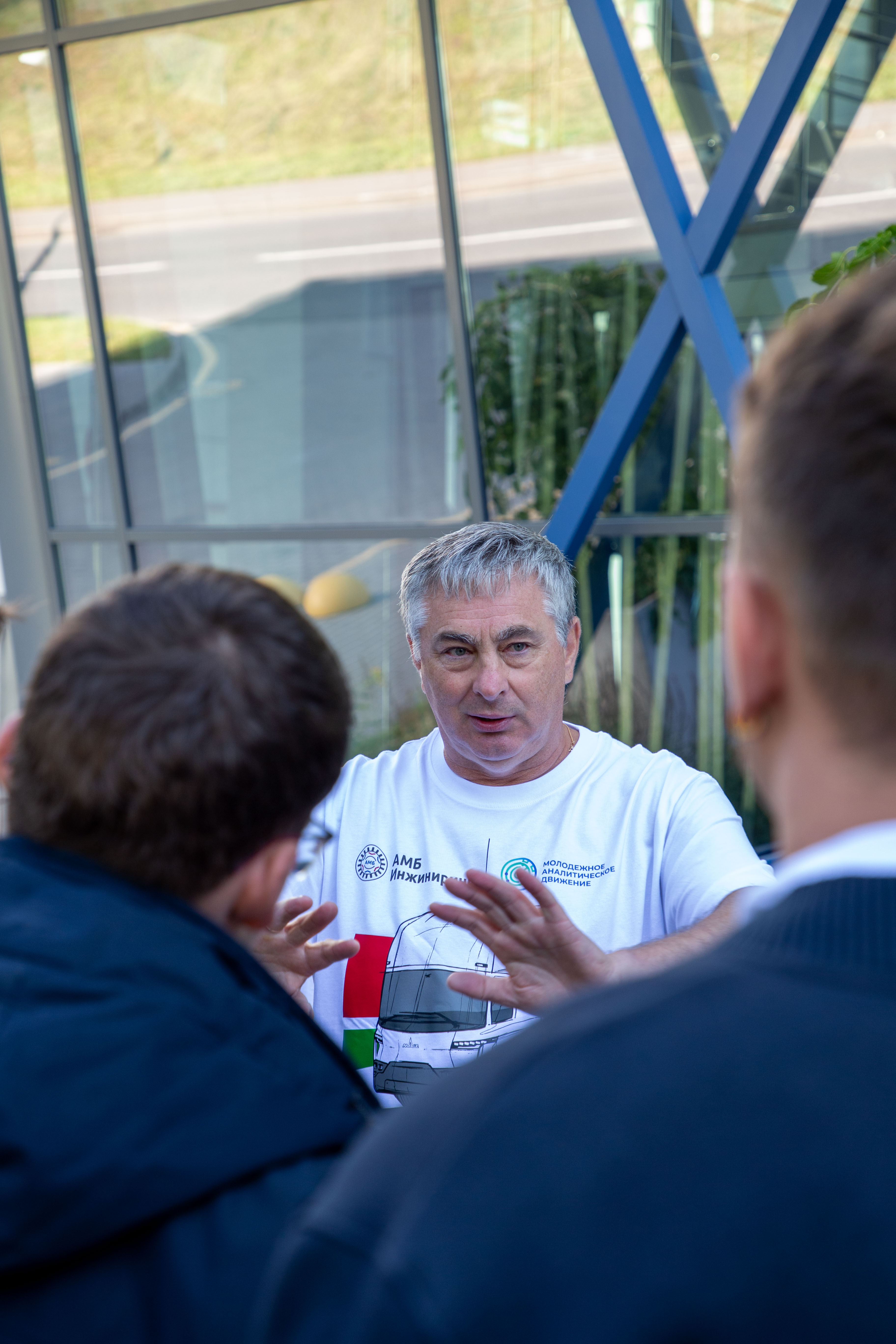 Первые шаги к будущим технологиям: от гибридного тягача МАЗ-Х до цифровых университетов и мезогородов