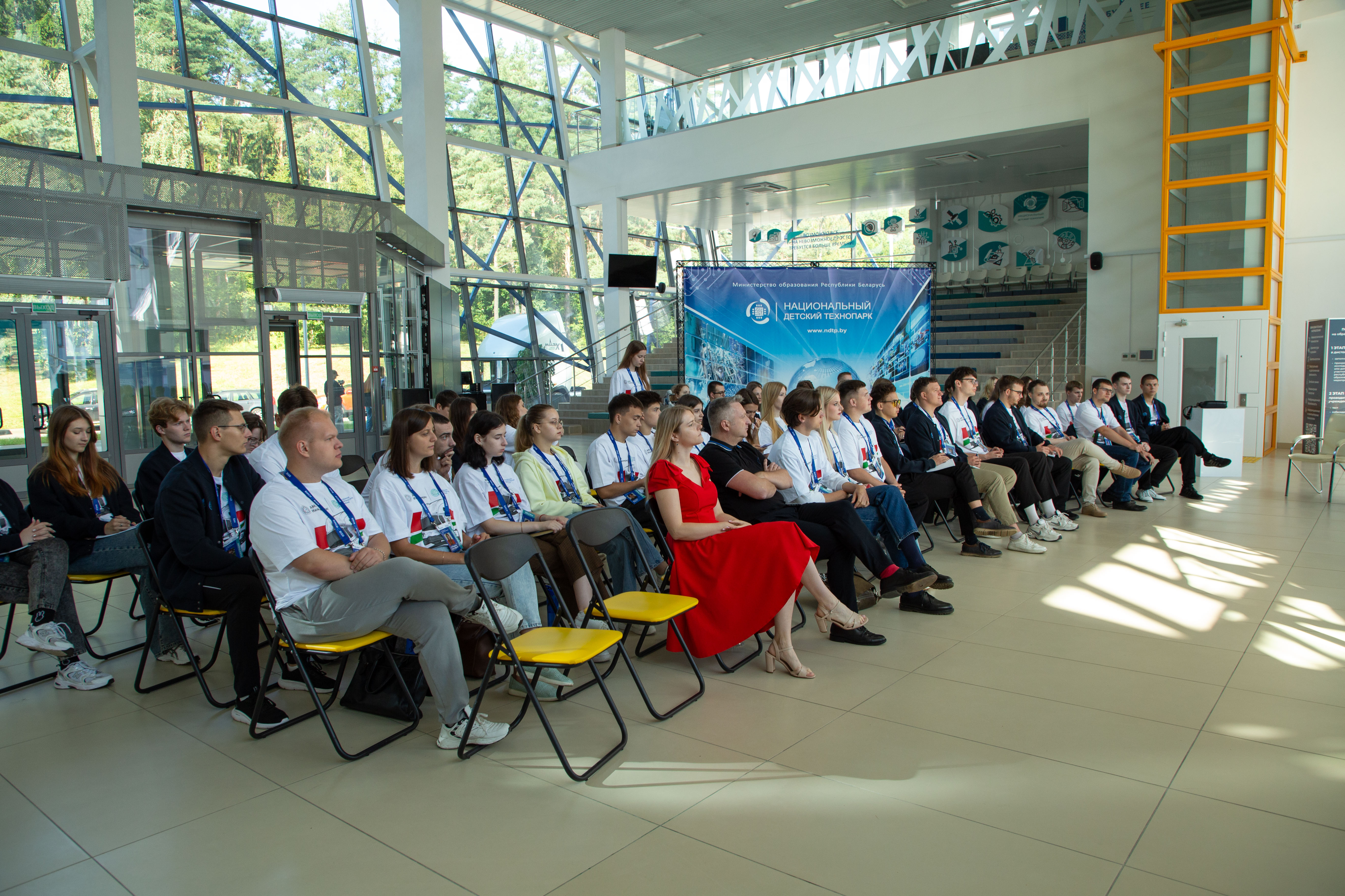 Первые шаги к будущим технологиям: от гибридного тягача МАЗ-Х до цифровых университетов и мезогородов