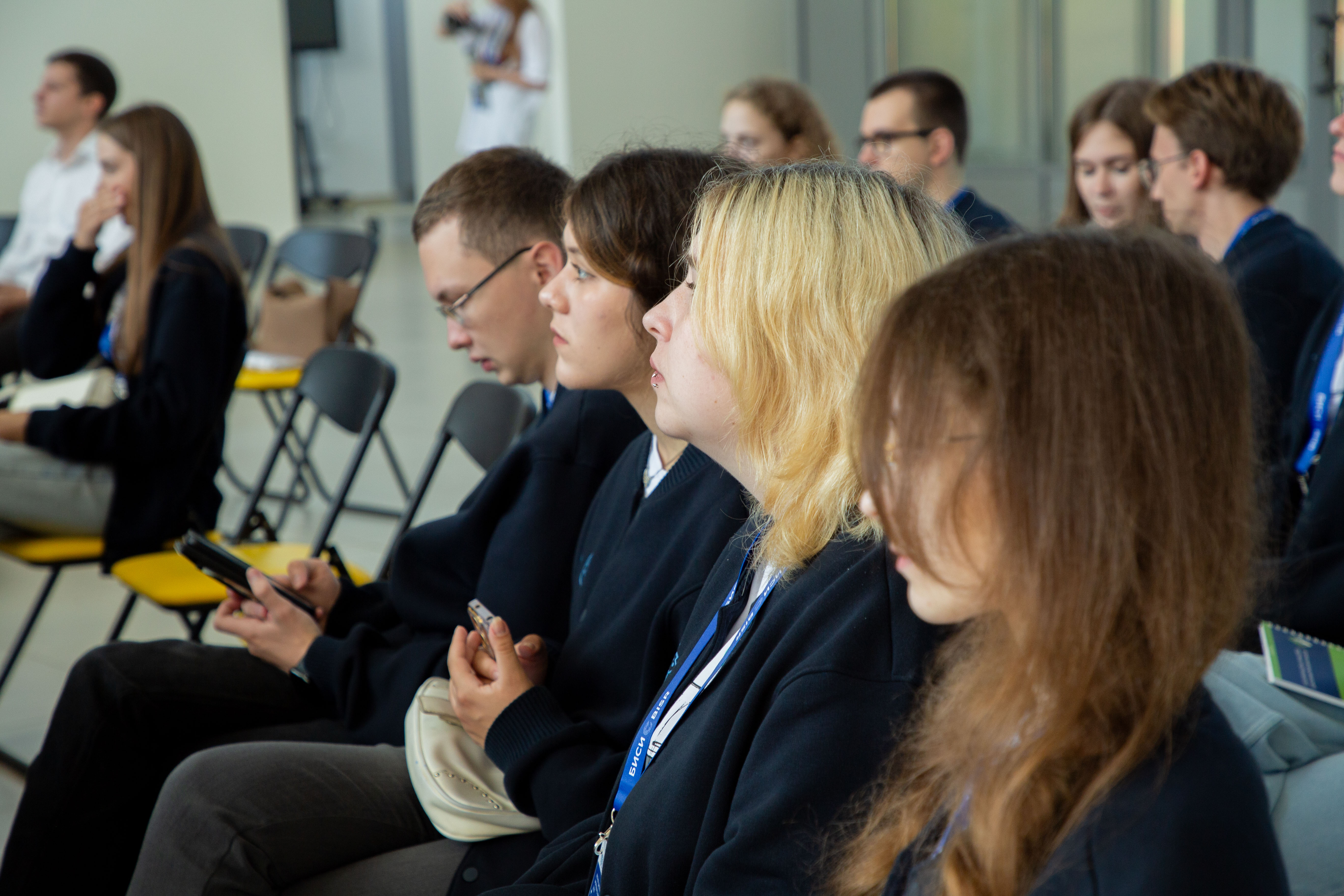 Первые шаги к будущим технологиям: от гибридного тягача МАЗ-Х до цифровых университетов и мезогородов