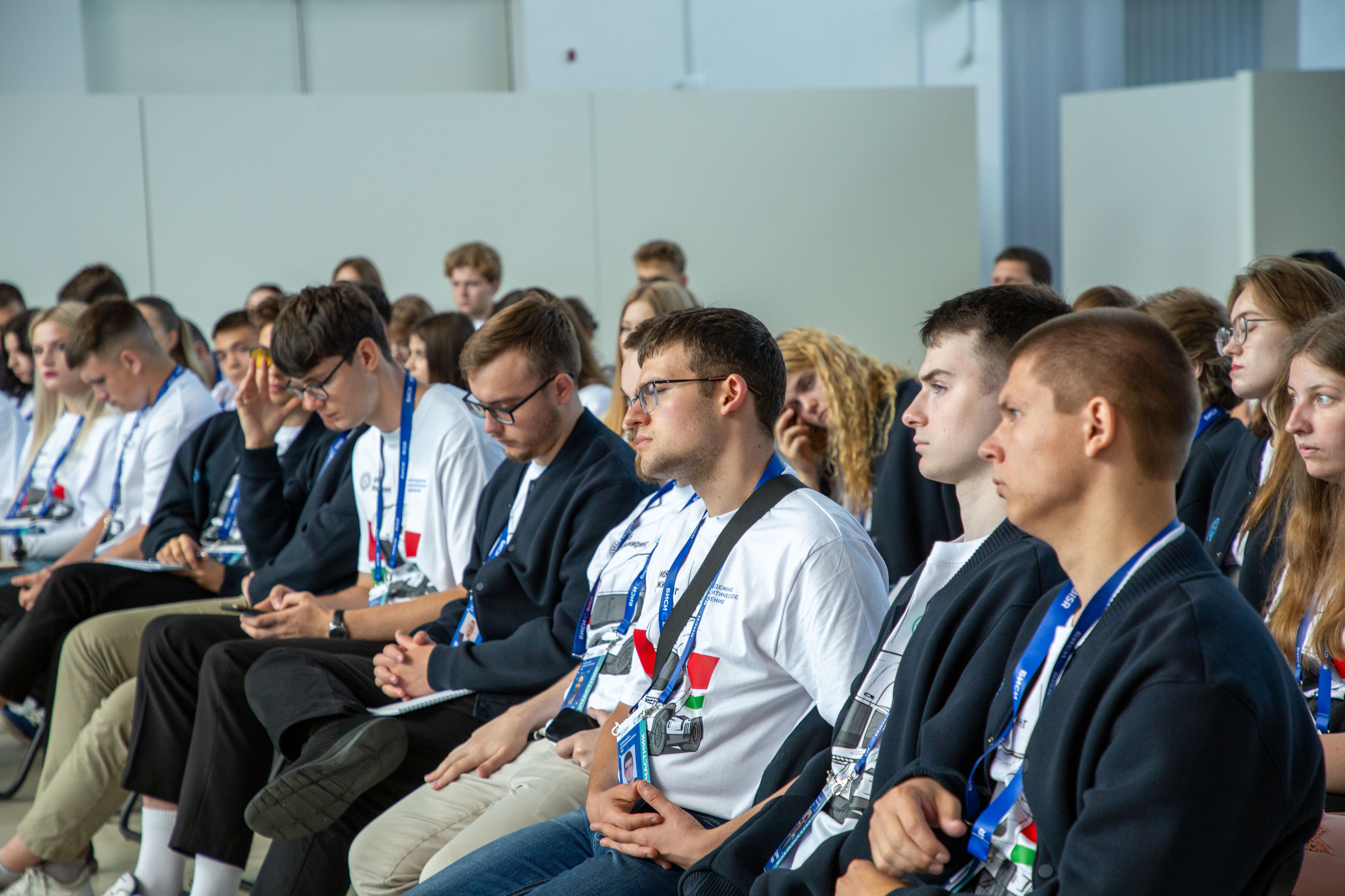 Первые шаги к будущим технологиям: от гибридного тягача МАЗ-Х до цифровых университетов и мезогородов