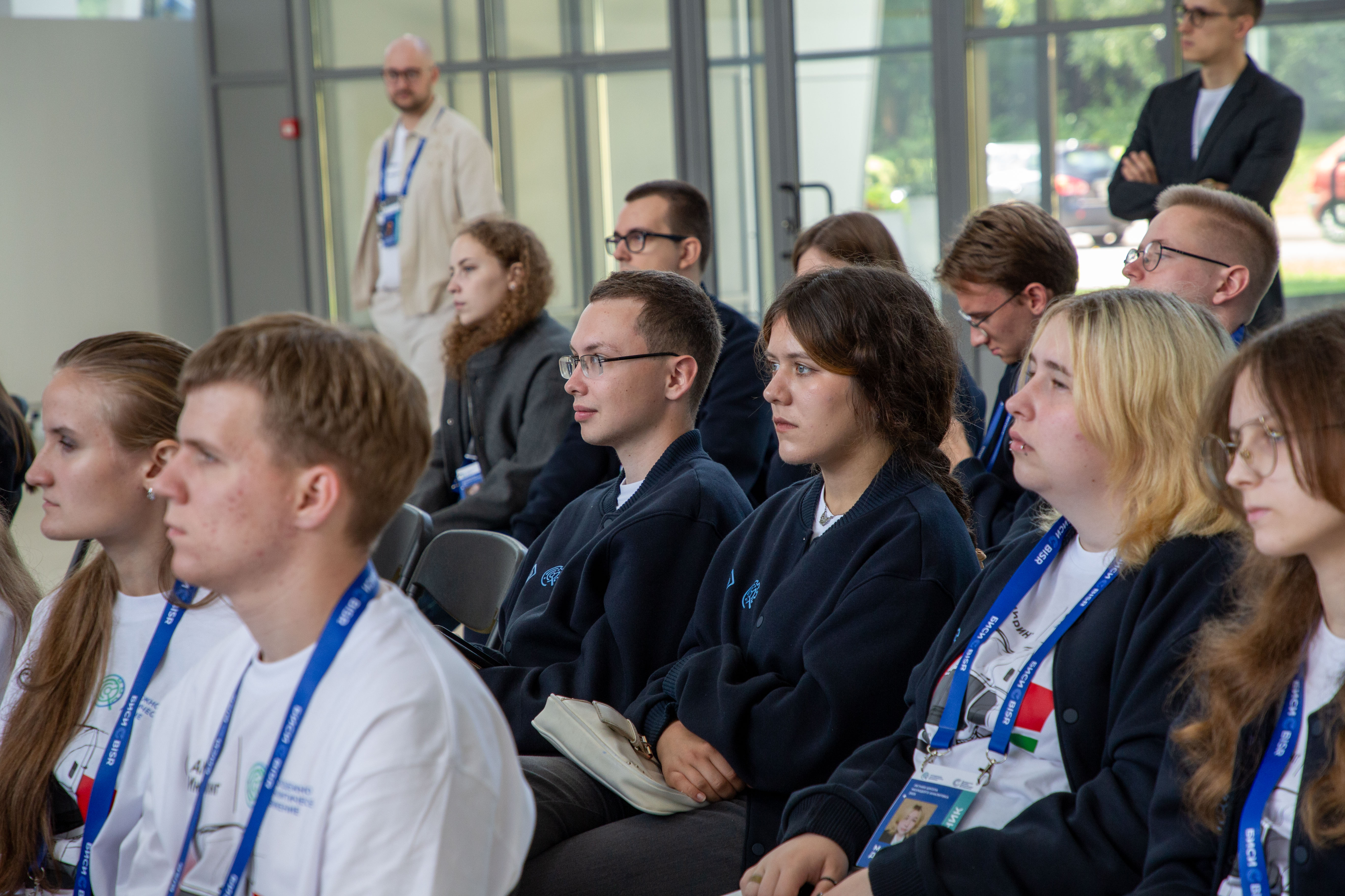 Первые шаги к будущим технологиям: от гибридного тягача МАЗ-Х до цифровых университетов и мезогородов