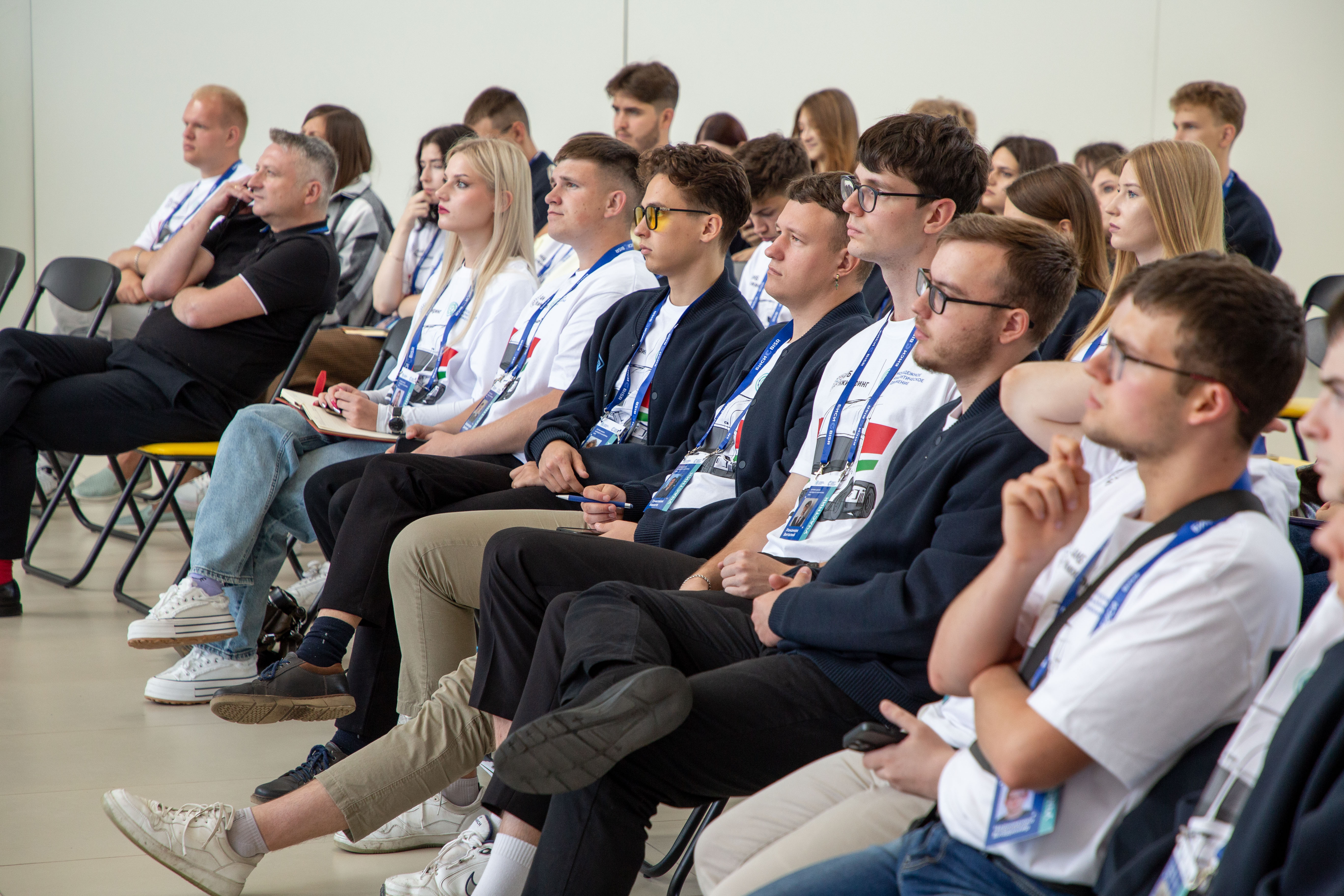 Первые шаги к будущим технологиям: от гибридного тягача МАЗ-Х до цифровых университетов и мезогородов