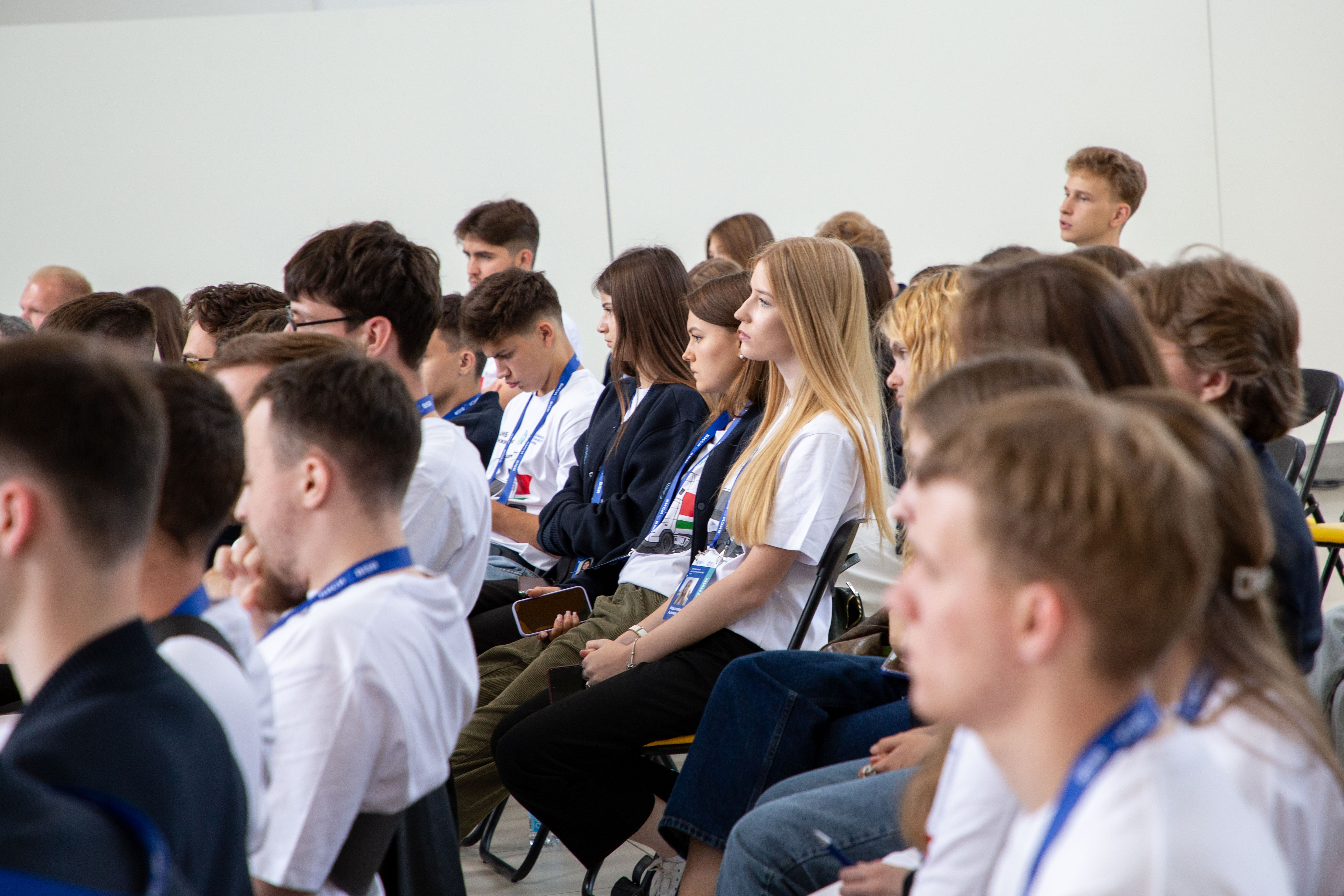 Первые шаги к будущим технологиям: от гибридного тягача МАЗ-Х до цифровых университетов и мезогородов