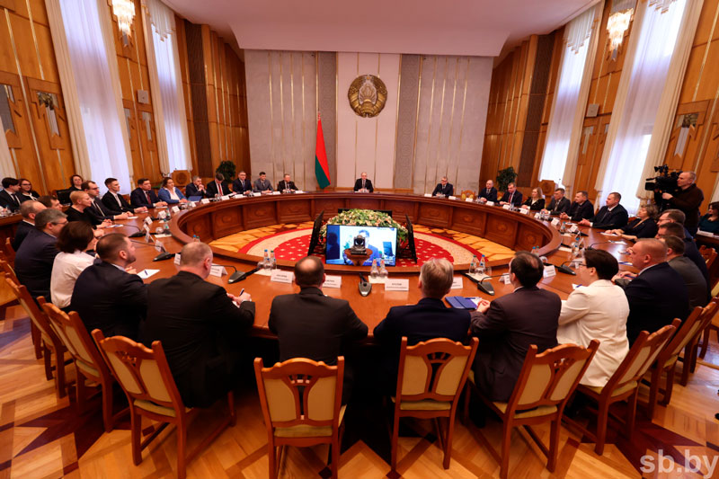 Сергеенко: белорусские граждане поддерживают курс государства, курс Президента
