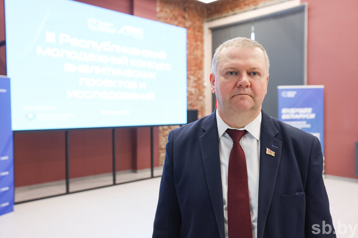 Олег Макаров